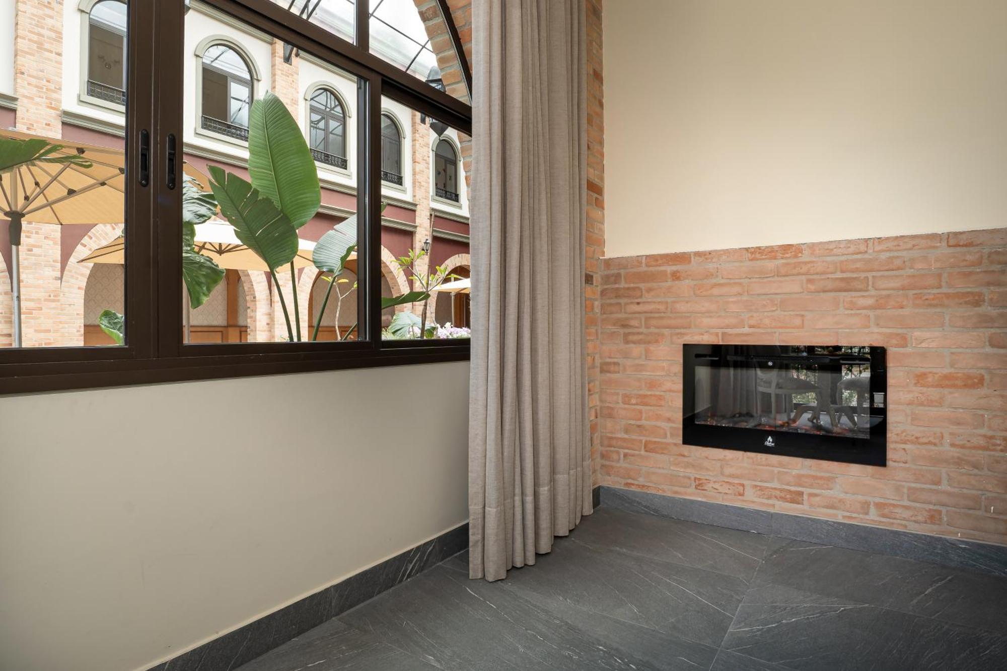Pousada Luis XV Campos do Jordão Kültér fotó A fireplace in a home