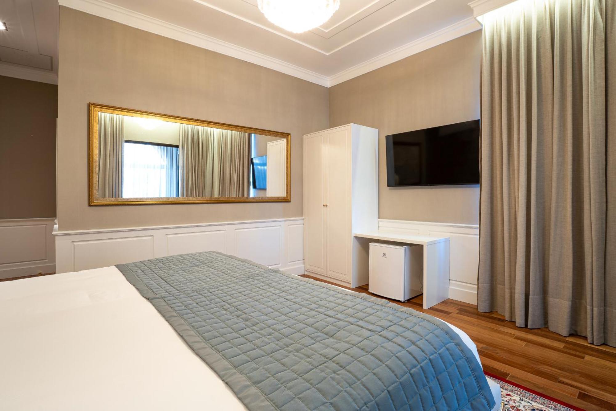 Pousada Luis XV Campos do Jordão Kültér fotó A bedroom at the hotel