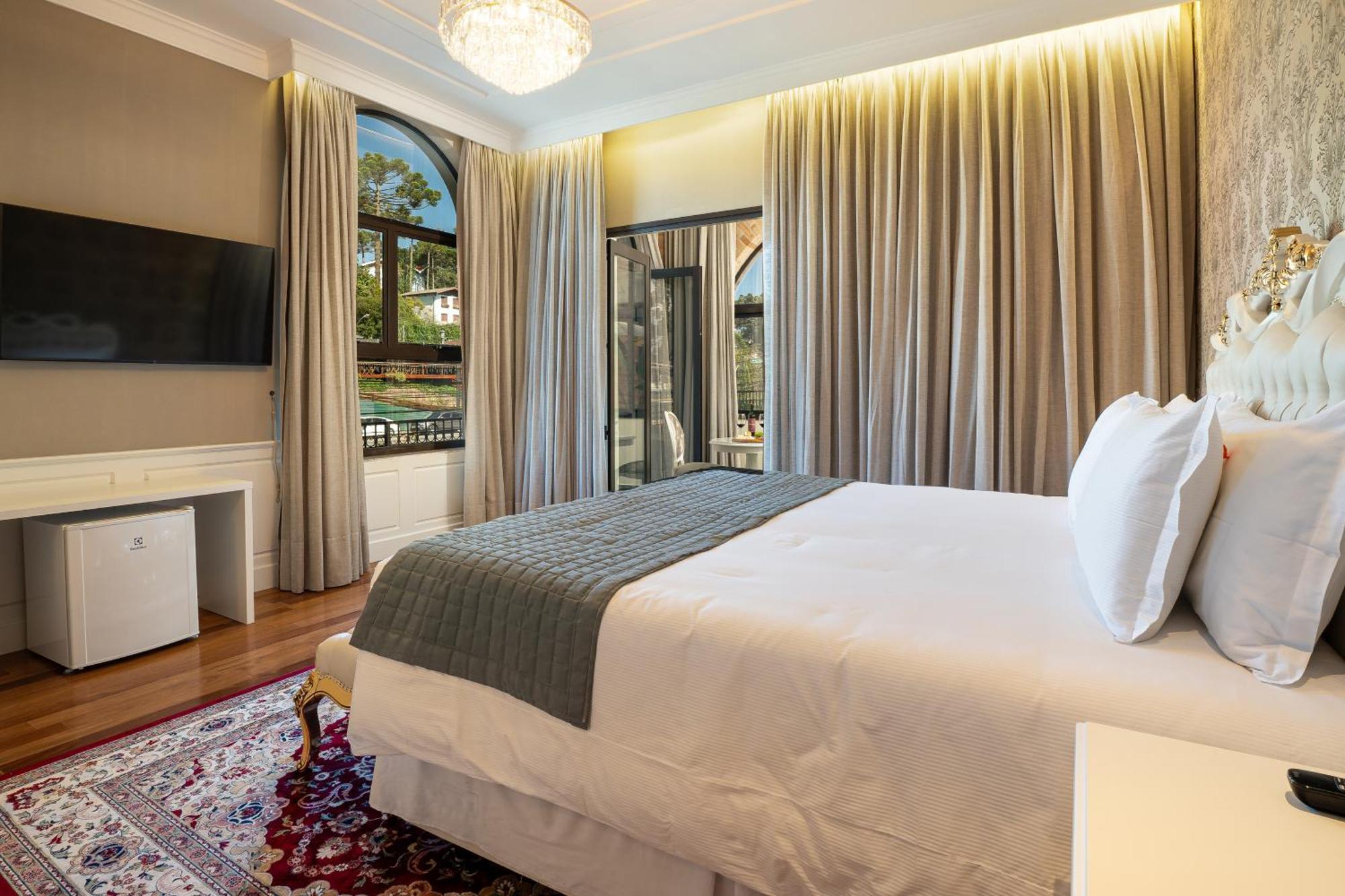 Pousada Luis XV Campos do Jordão Kültér fotó Deluxe Room