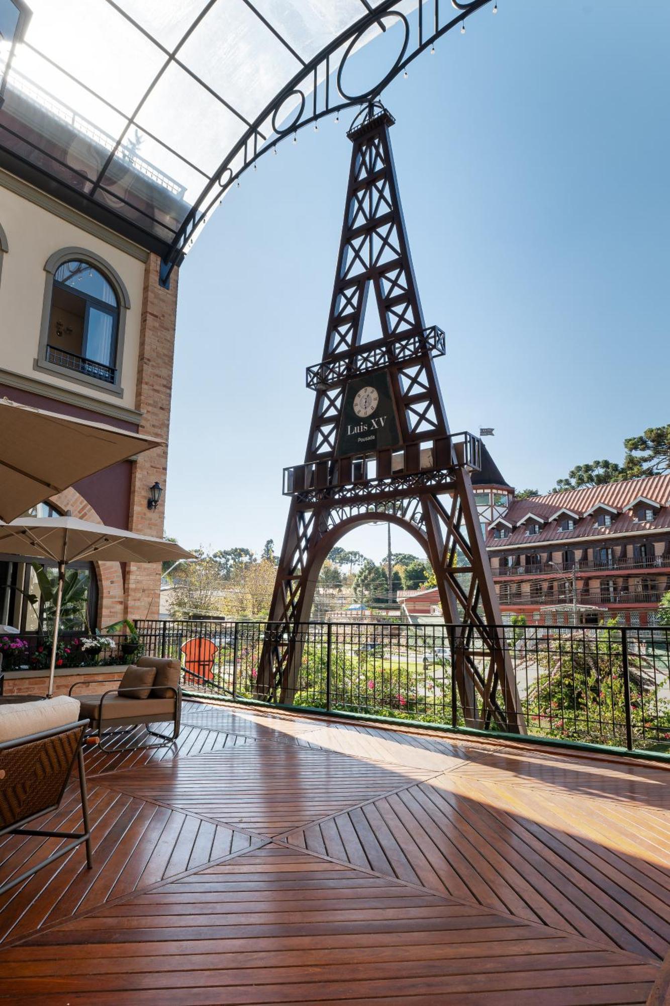 Pousada Luis XV Campos do Jordão Kültér fotó The Eiffel Tower at the French village