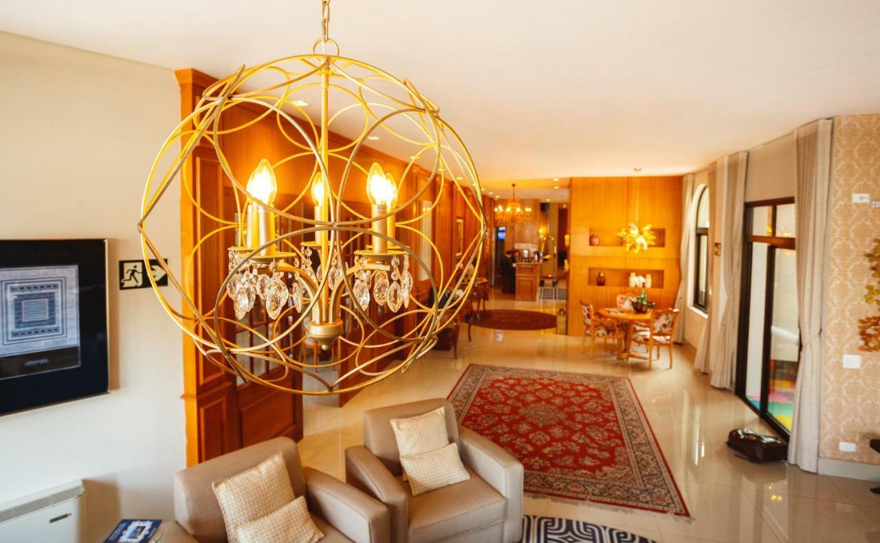 Pousada Luis XV Campos do Jordão Kültér fotó The interior of the hotel
